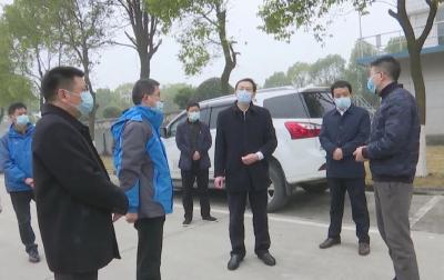 新年第一天 刘勇走访慰问一线工作人员