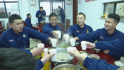 年夜饭丨消防员的“年”与“念”