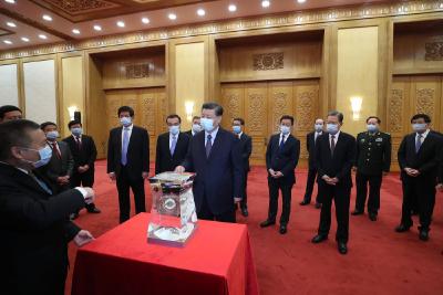 跟着总书记长见识 | 嫦娥五号带回的“土特产”，原来是这个样子！