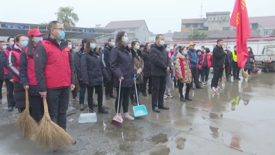 熊河镇党员干部下沉社区开展“清洁”家园活动