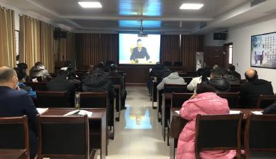 江陵县人社局组织参加全省视频培训会