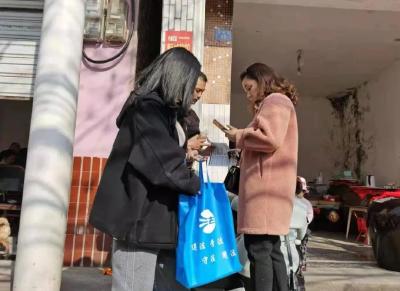 郝穴镇开展防范电信诈骗知识专项宣传行动