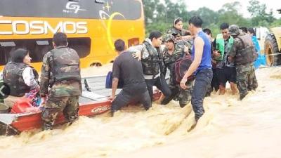 玻利维亚暴雨引发多条河流决口 十余座城市被淹