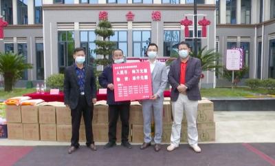 社会爱心人士向沙岗镇农村福利院捐赠67000元钱物