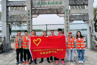 江陵河道分局青年志愿者开展保护母亲河行动