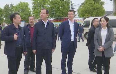 周荣峰调研江陵县农村公路“路长制”推进情况