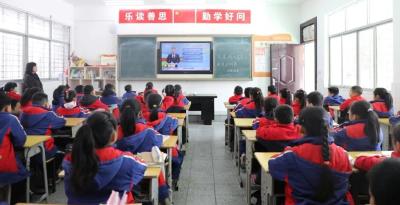 我县这所学校出招了！对学生带手机进校园说“不”