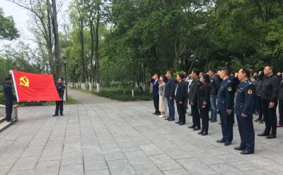 县交通运输局开展缅怀革命先烈活动