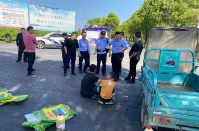三湖管理区入党积极分子施救交通事故受困人员 以实际行动学党史办实事