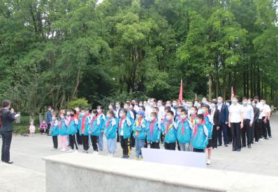 县人大机关等单位联合秦市乡多福寺村开展红色主题教育活动