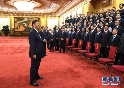 习近平会见全国优秀县委书记