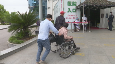 县扶贫办驻点工作组送居民就医受好评