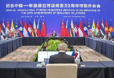 中美与东盟两场外长会，对比鲜明！