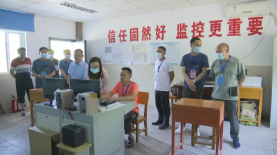 涂阳慧检查指导我县高考考点准备工作