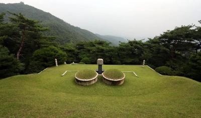 90岁前总统拍卖祖坟地，还远不够交罚金……
