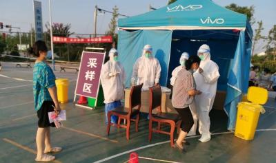 1100人次  资市镇组织重点人群核酸检测采样