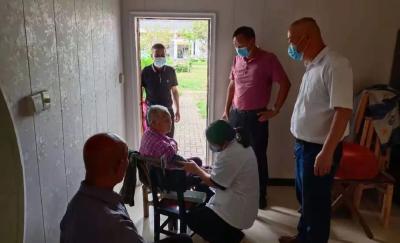 三湖管理区：  疫苗接种上门服务暖人心