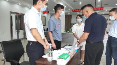 肖吉武督办西湖社区疫情防控工作