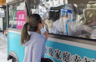 县妇幼保健院：采样点上的最美身影