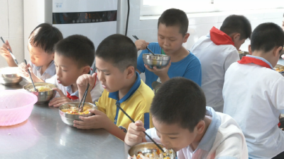 @江陵家长，还在担心孩子在食堂吃不好吗？看，我县学校各有妙招！