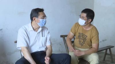 刘勇走访慰问脱贫户