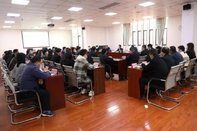 全运宝调研党校工作  并与县中青年干部主体班学员座谈