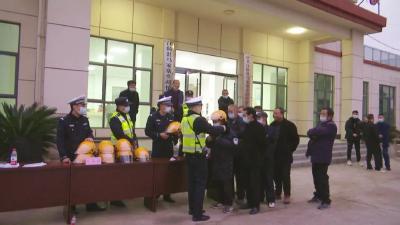 县公安局交管大队到马家寨乡赵桥村  开展交通安全宣讲活动