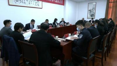 出席江陵县第六次党代会的代表分团审议