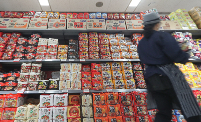 韩媒：韩国人的“灵魂食物”方便面价格创近13年以来最大涨幅