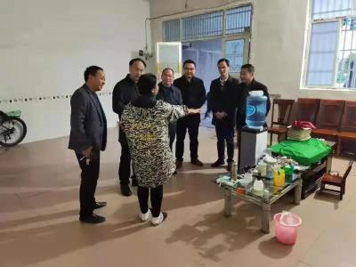 县融媒体中心：  扎实推进关爱“三留守”帮扶工作