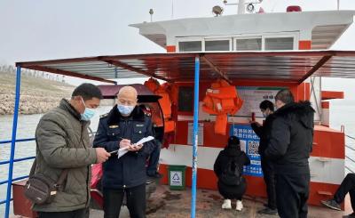 江陵县交通运输综合执法大队  开展“春运”水上交通安全  及疫情防控检查