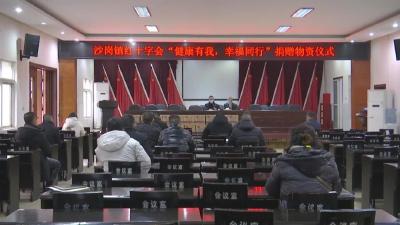 深圳力白向江陵县捐赠洗衣液200余箱