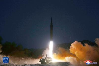 朝鲜再次成功试射高超音速导弹 金正恩到场观看