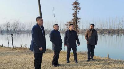 肖吉武巡查瓦台垸湖生态保护情况