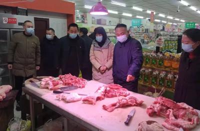 肖吉武、张家芳、段晏昌等到六合垸管理区检查督查安全生产和疫情防控工作