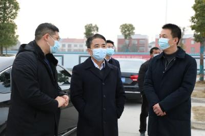李先刚调研白马寺镇疫情防控工作并走访部分企业 