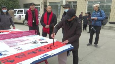 荆楚文艺名家到马家寨乡福利院  开展“迎新送福”活动