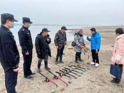 长航江陵公安开展“净江”专项行动