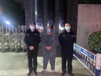 借承接工程名义骗钱财跑路，江陵警方远赴重庆抓获嫌疑人