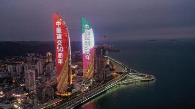 15对友好城市（省州）亮灯庆祝中国与墨西哥建交50周年