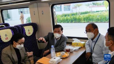 老挝人革党中央总书记、国家主席通伦高度评价中老铁路