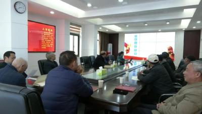 全国人大代表李霞向县人大老干部专题宣讲全国两会精神