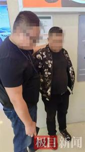 乔装成高端人士掩人耳目作案，湖北江陵警方将两名嫌疑人抓获