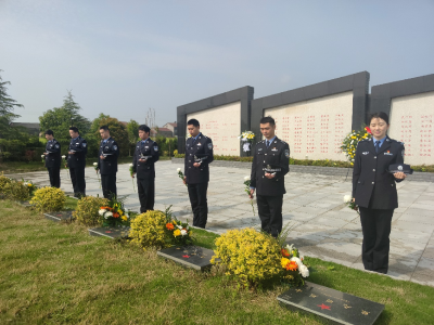 #网络中国节·清明#清明祭哀思，英魂励后人——长航江陵派出所举行清明祭奠活动 深切缅怀革命先辈
