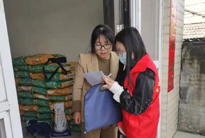县自然资源和规划局机关干部  下沉社区助力疫情防控