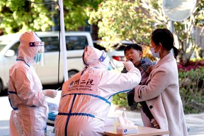 数万医护八方驰援 同心守“沪”