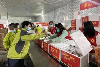 普济镇援“沪”物资打包出库
