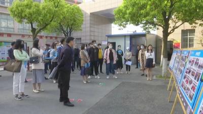 县教育局调研郝穴小学“一校两品”特色活动