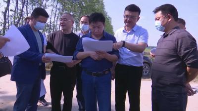 游艾青调研“千里江陵”区域公用品牌水稻品种展示示范基地