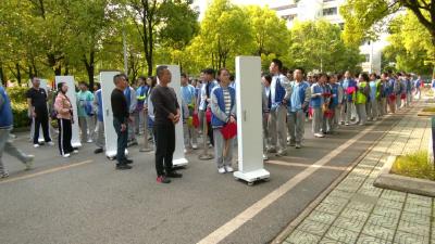 江陵一中开展高考入场安全检查模拟演练
